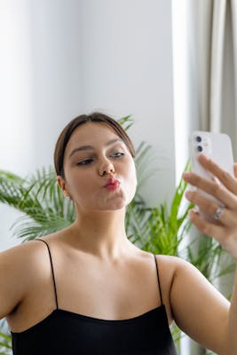 Anna, 26