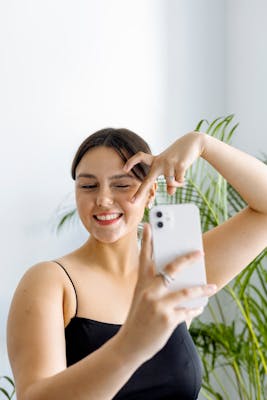 Hannah, 27