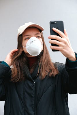 Laura, 24