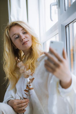 Julia, 28