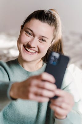 Julia, 28