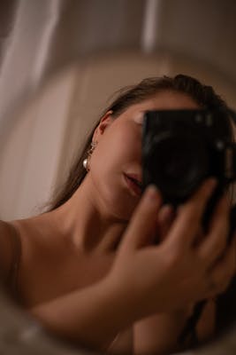 Anna, 26