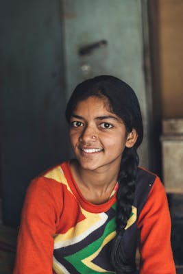 Laura, 24